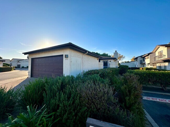 Primary Photo - Lovely 3 Bedroom Townhome!