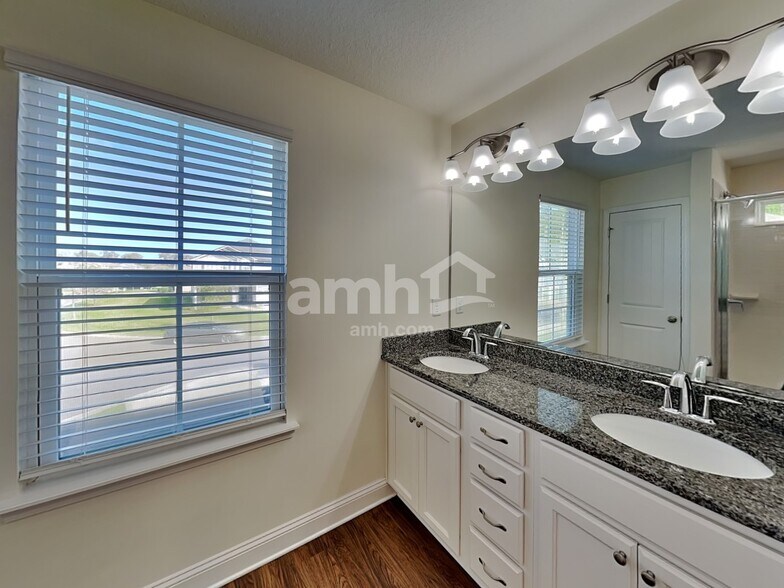 Building Photo - 3154 Creek Village Ln