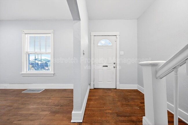 Building Photo - 4555 Ruskin Ave