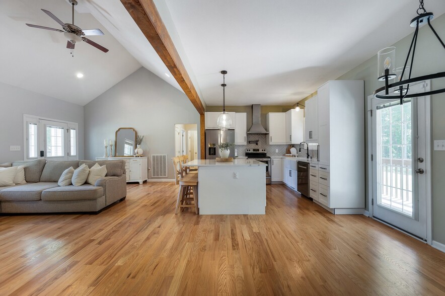 Building Photo - 883 Little Bear Ln