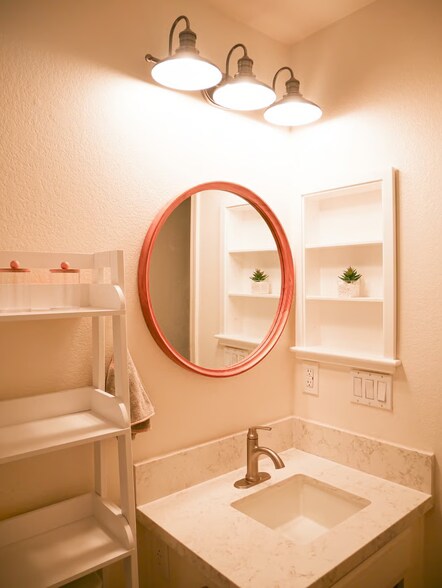 Building Photo - 3177 Toopal Dr