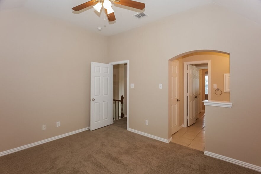 Building Photo - 3405 Marymount Dr