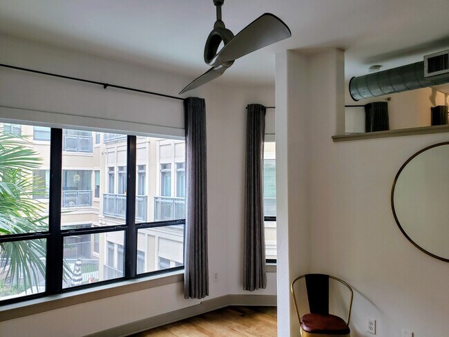 Building Photo - 1901 Post Oak Blvd