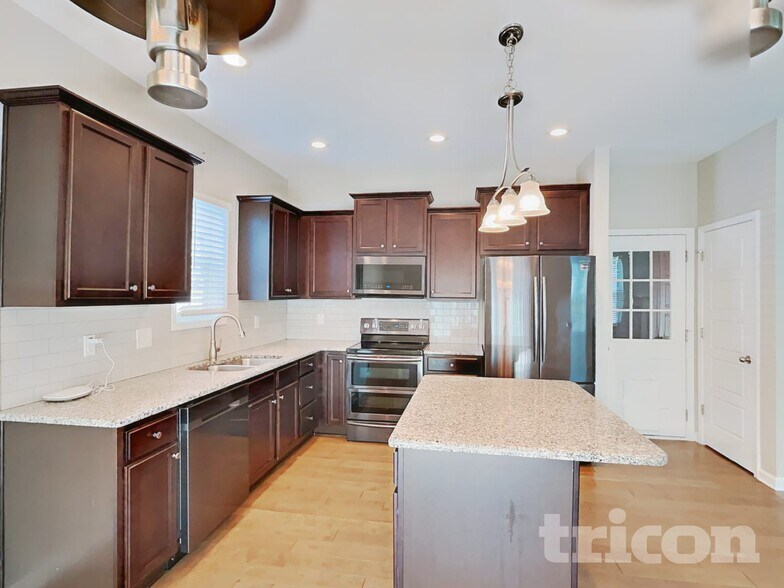 Building Photo - 81 W Lumber Ct