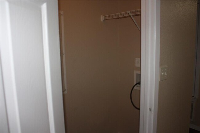 Building Photo - 2208 Katy Ln