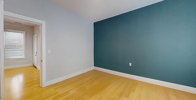 Building Photo - 166 Boylston St