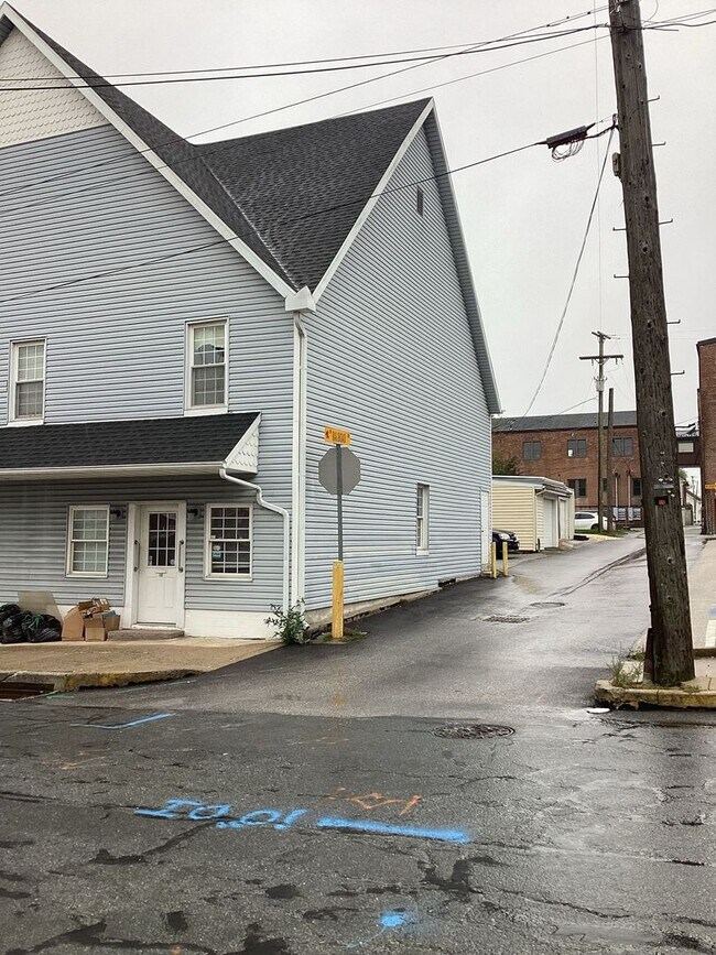 Building Photo - 10 First Avenue