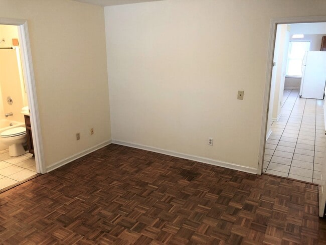 Building Photo - Great Bungalow in 28409! 2 Bed / 2 Bath