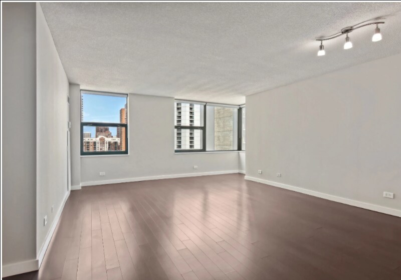 Building Photo - 79 W Huron St