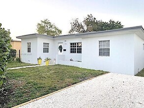 Building Photo - 3 bedroom in Miami FL 33161