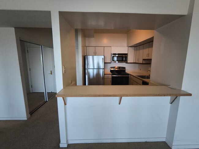 Building Photo - 1BD/1BATH Condo Available in Pacific Park Plaza