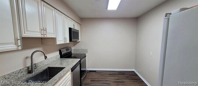 Building Photo - 7416 Azalea Ct