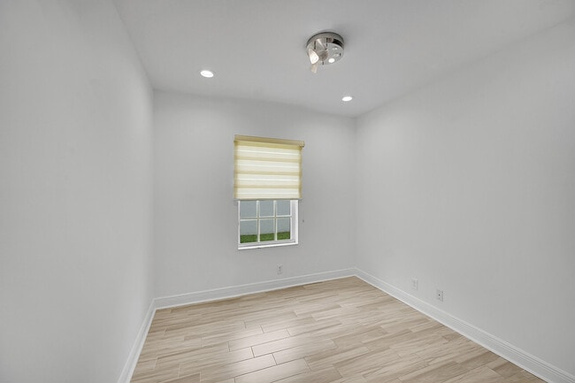 Building Photo - 248 Clocktower Dr