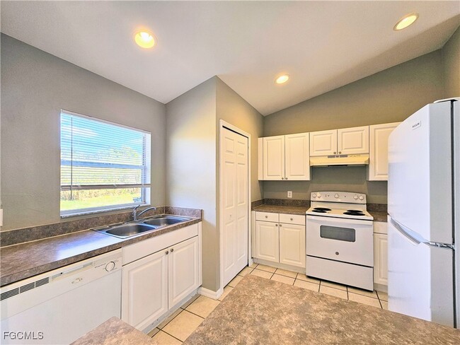 Building Photo - 721 Hightower Ave S