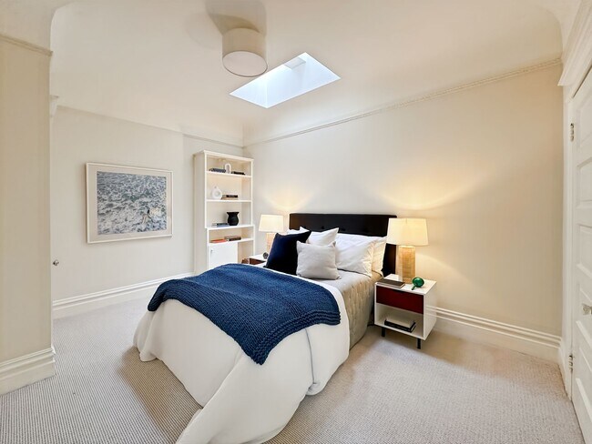 Building Photo - Beautiful 4BR+/3.5BA Edwardian Single-Fami...