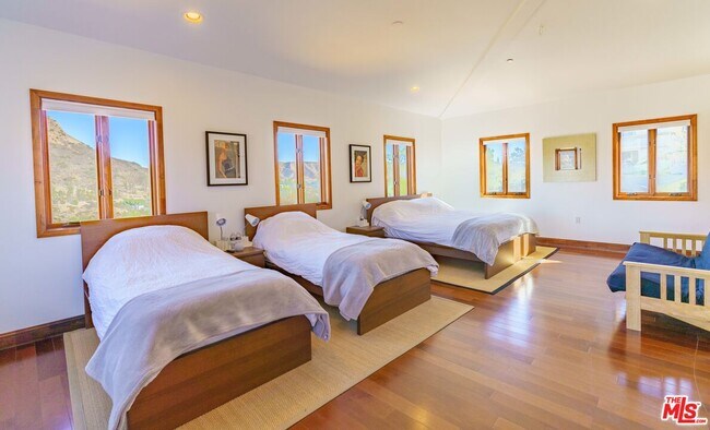 Building Photo - 29282 Circle Dr