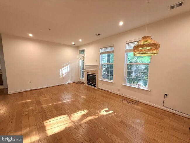 Building Photo - 1300 Windleaf Dr
