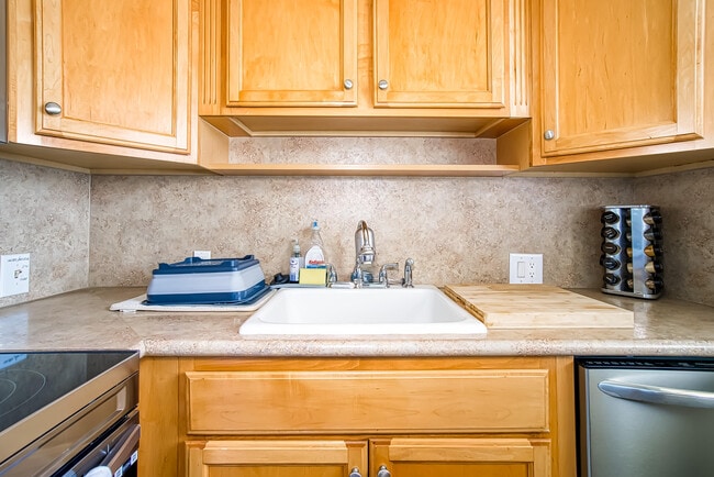 Building Photo - 438 Mansfield K