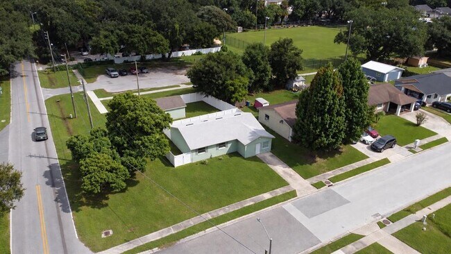 Building Photo - 301 Lesesne St
