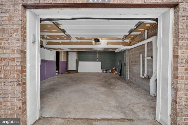 Building Photo - 1114 E 14th St