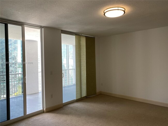 Building Photo - 170 SE 14th St