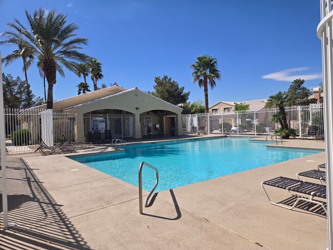 Building Photo - Townhome in Dreamy Summerlin Area -8417 Ma...