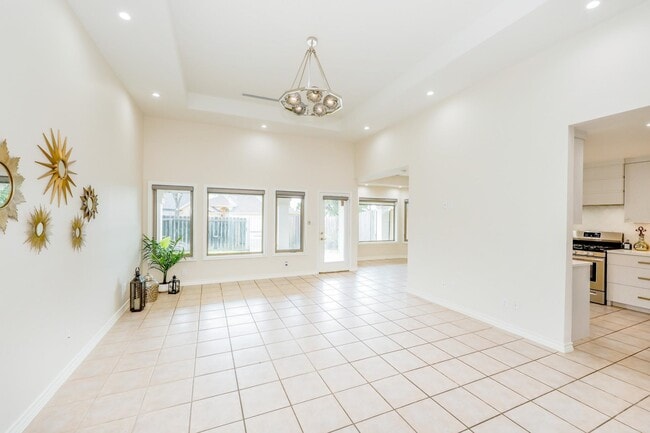 Building Photo - 303 Cinnamon Teal Loop