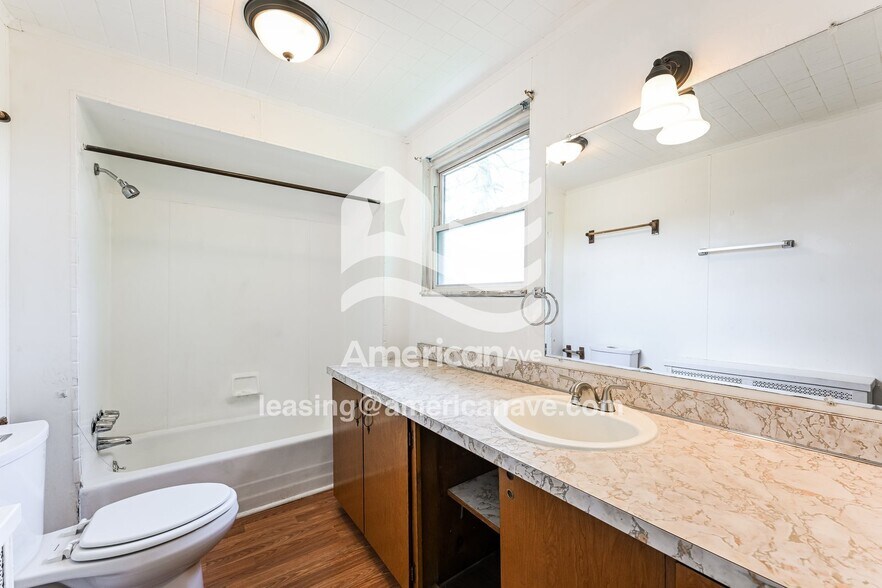 Building Photo - 1605 Mobile Ave