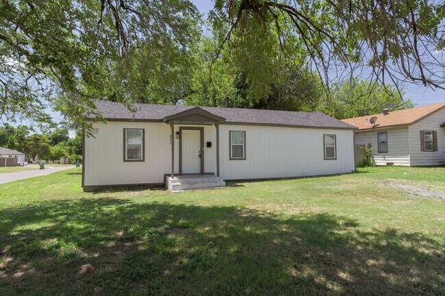 Primary Photo - 600 NW 33rd St
