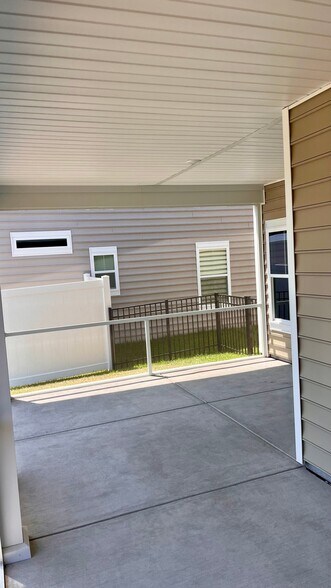 Building Photo - 728 Isle Verde Dr