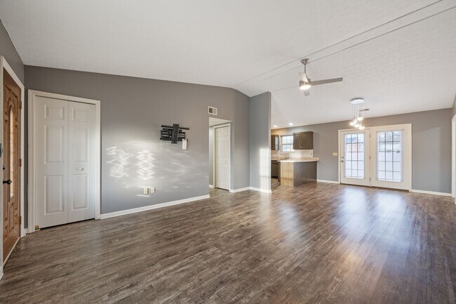 Building Photo - 3 Bedroom 1 1/2 Bath Home for Rent in Charlestown Indiana