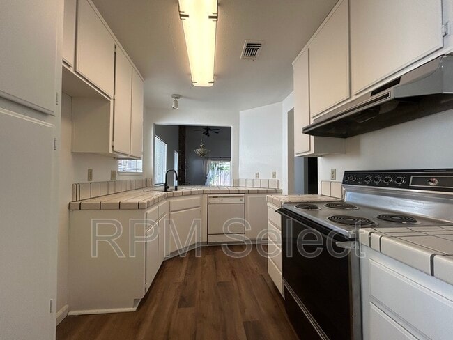 Building Photo - 8085 Forest Glen Way