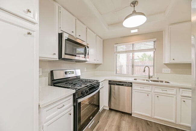 Building Photo - 763 Heritage Vista Ave