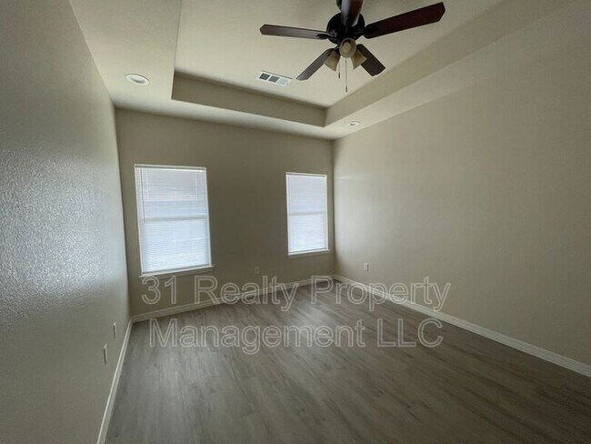 Building Photo - 5619 Mars Ave