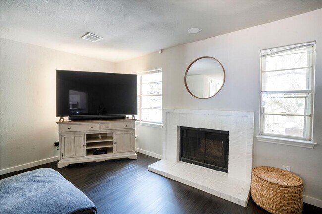 Building Photo - 1815 River Crossing Cir