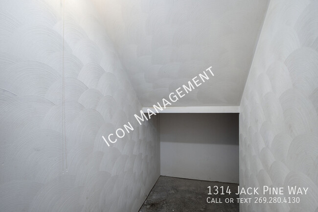 Building Photo - 1314 Jack Pine Way