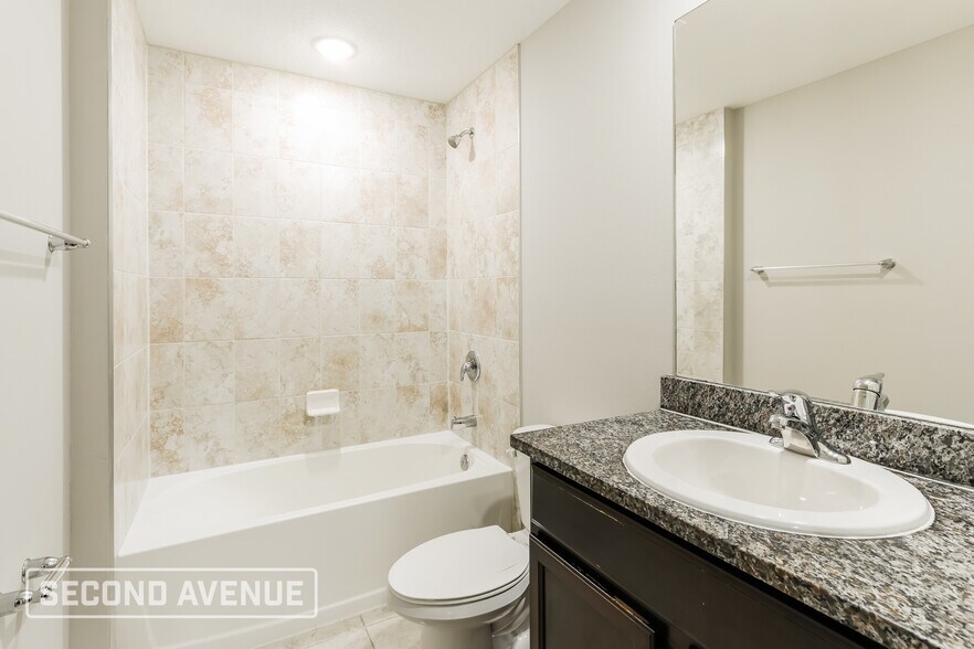 Building Photo - 1426 Paramount Ave SE