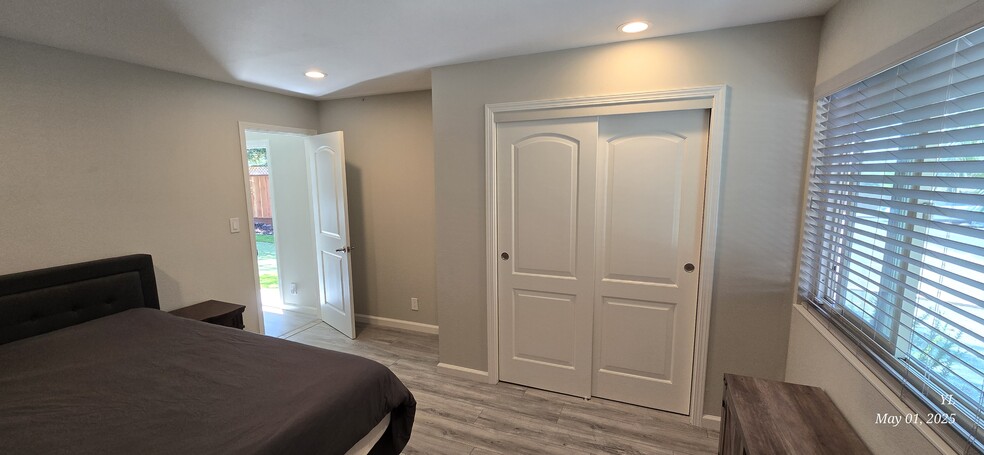 Private entrance with dedicated backyard space – no need to enter through the main house. - 503 Yorkshire Dr