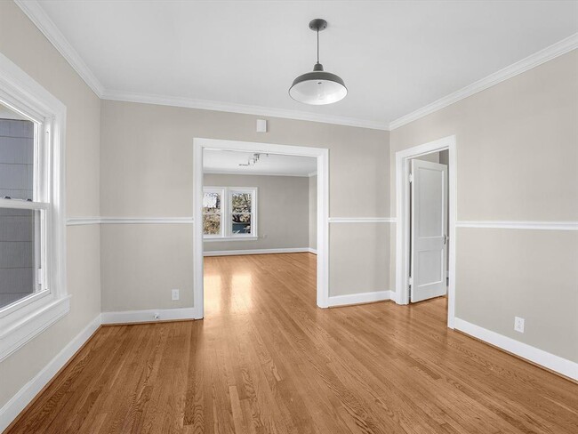 Building Photo - 402 W 15th St