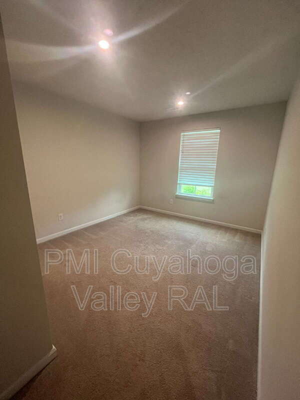 Building Photo - 1161 Meadow Run