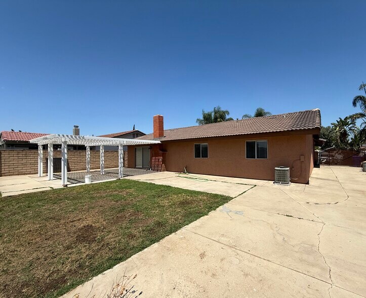 Building Photo - 2920 Bixby Dr