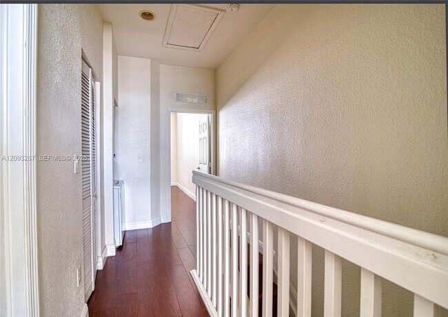 Building Photo - 4928 SW 140th Terrace
