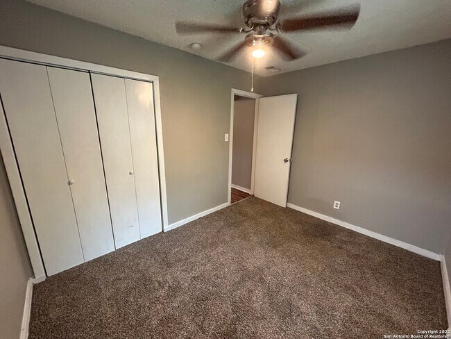 Building Photo - 1026 Edison Dr