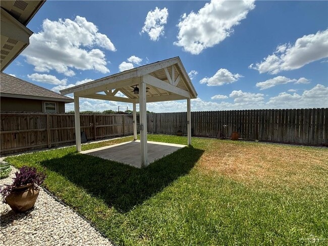 Building Photo - 27 Tulipan Ave