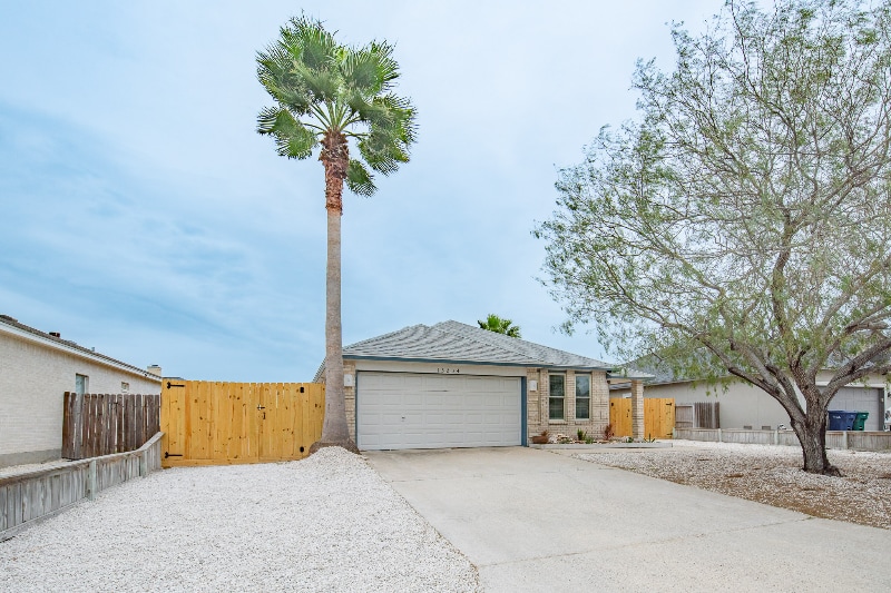 Building Photo - 15234 Barataria Dr