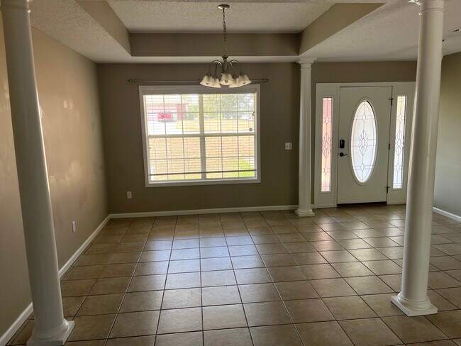 Building Photo - 206 Legacy Dr