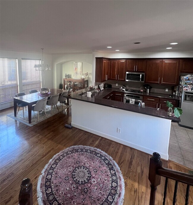 Building Photo - 1113 Peveto St