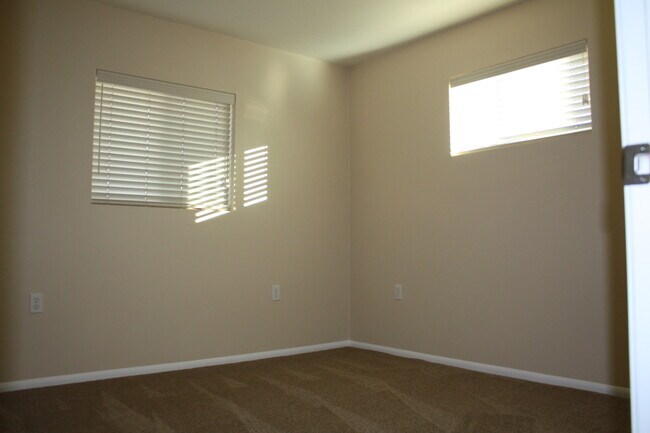 Building Photo - Flint Duplex