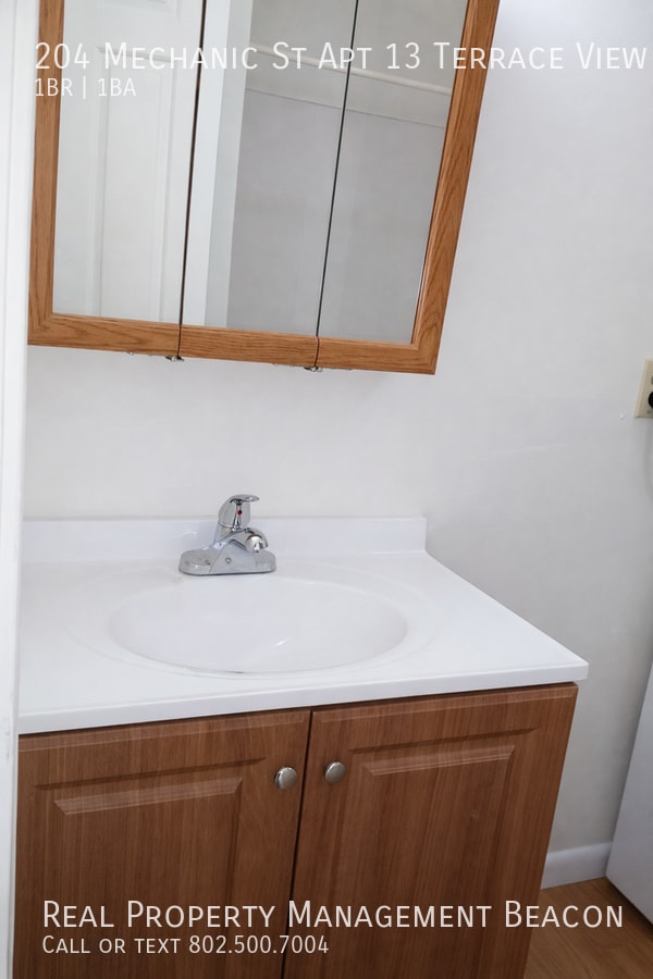 Building Photo - 204 Mechanic St