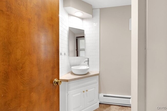 Building Photo - 17 Walcott St